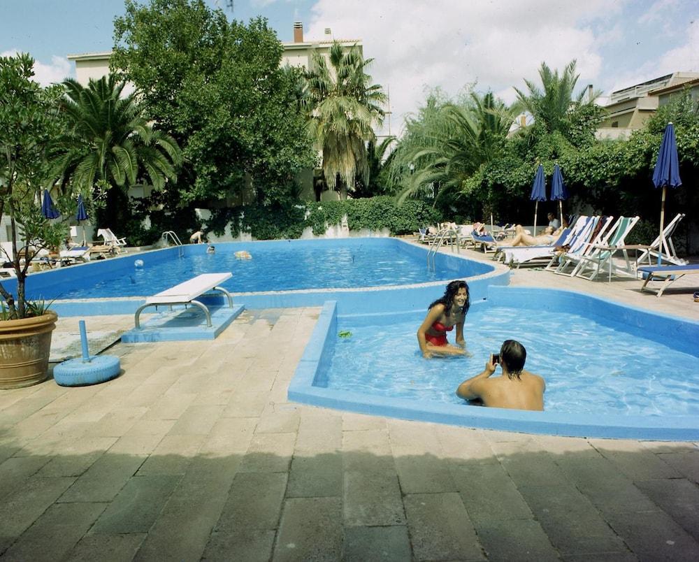 אלגהרו Hotel Riviera מראה חיצוני תמונה